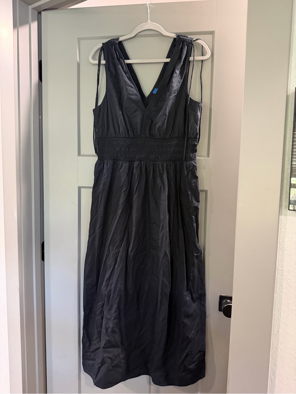 Old Navy Black V-Neck Sleeveless Midi Dress